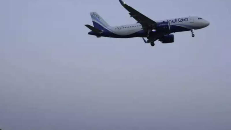 Passengers phone explodes mid-air; Realme launches split ACs; Apple starts making its popular new iPhone in India and other top tech news of the week | Gadgets Now