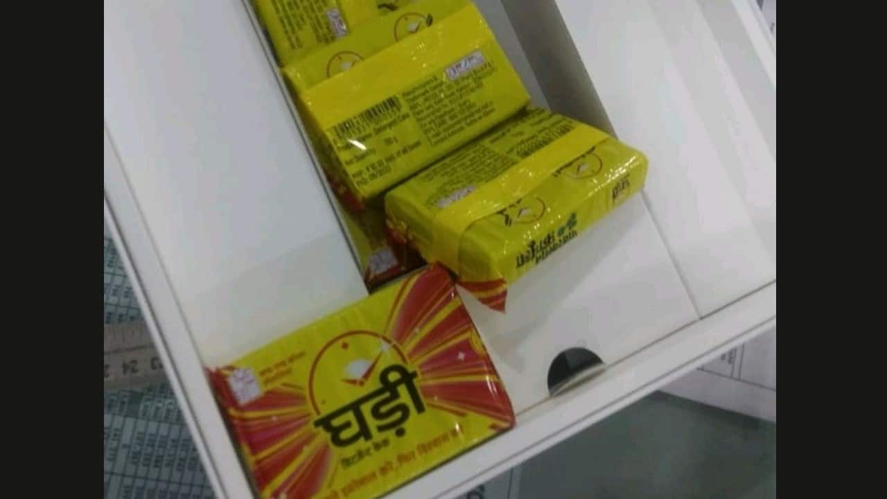 Flipkart’s response after customer orders laptop, receives Ghadi detergent
