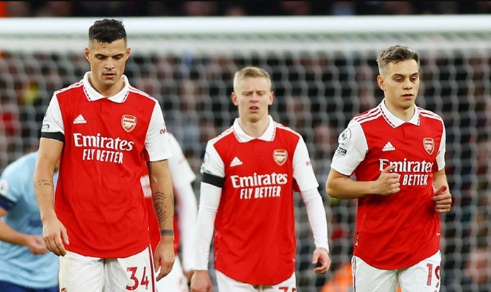 Huyền thoại MU Ferdinand: ‘Arsenal hãy quên đi chức vô địch, không có cửa với Man City đâu’