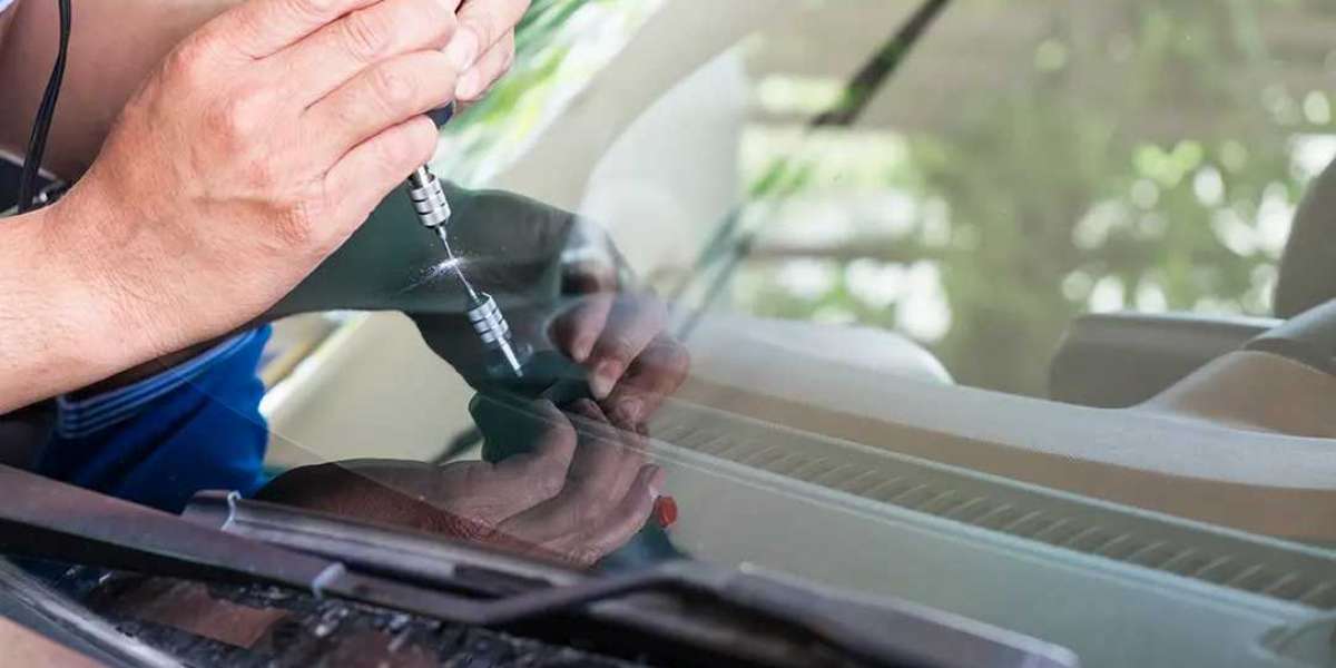 Top 5 Signs That Your Toyota Car Needs a Windshield Replacement Service