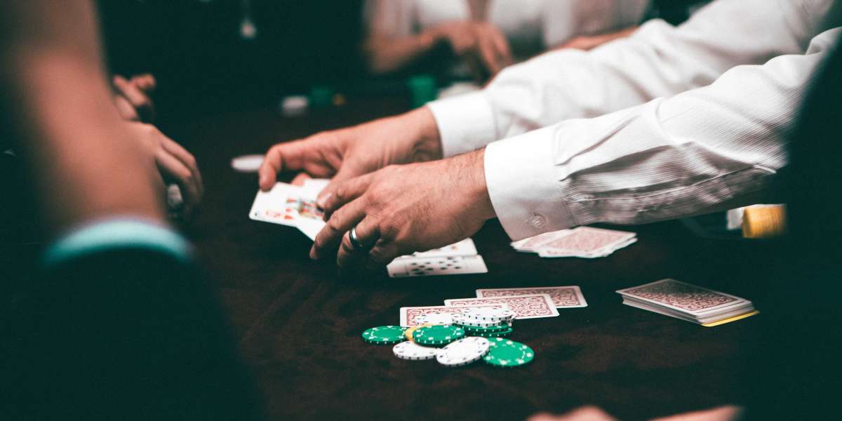 Die Glitzerwelt der Prominenten und des High-Stake-Glücksspiels