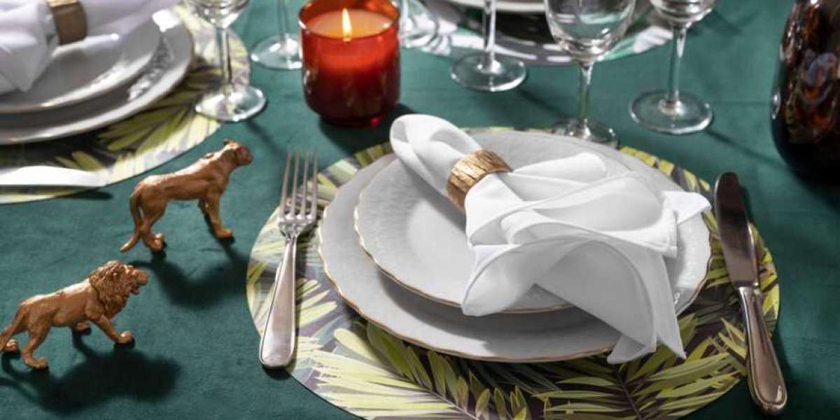 Get Your Hands on Some Classy Table Linen Set for Dining Table