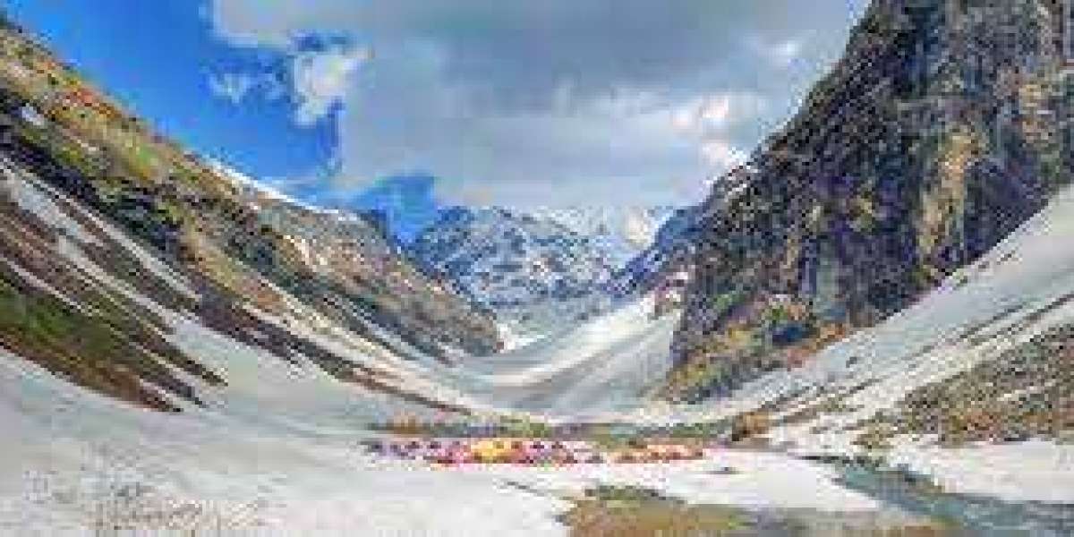 Hampta Pass: A Gateway to Alpine Bliss