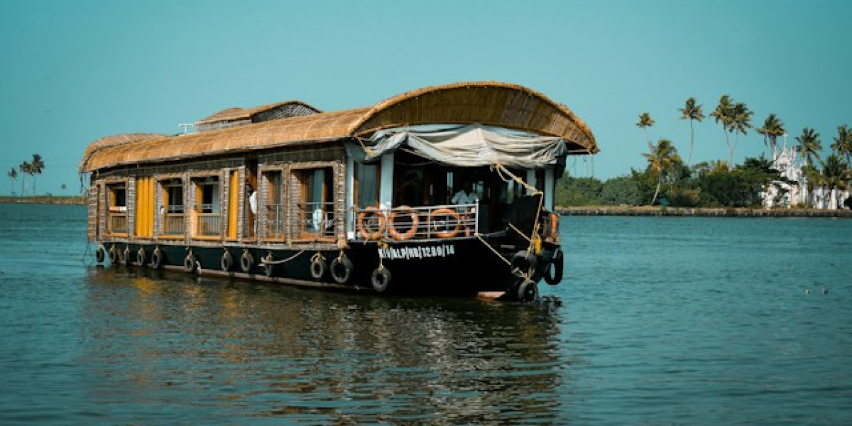 Navigating Serenity: A Deep Dive into Alleppey with Kerala.