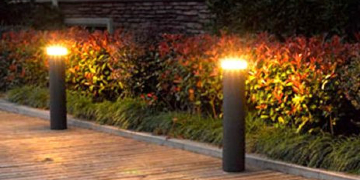 Dubai's Garden Lighting: Products for Illumination