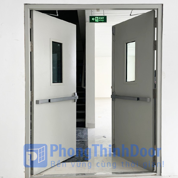 Tại sao cửa thoát hiểm được khuyến cáo sử dụng - Phong Thịnh Door®