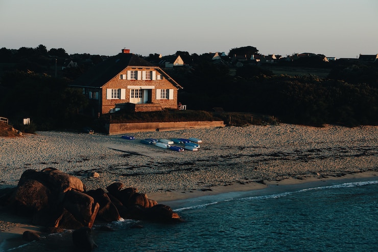 Seas the Day: The Irresistible Appeal of Beach Rentals for Your Vacation - Life Hack