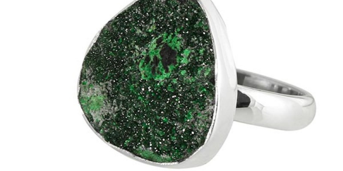 Disclosing the Style of Uvarovite Jewelry