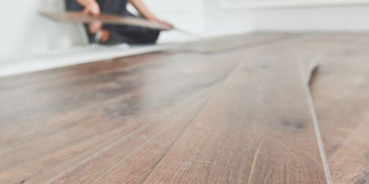 Vinyl Plank Flooring vs. Hardwood Flooring: Which One is Right for You?