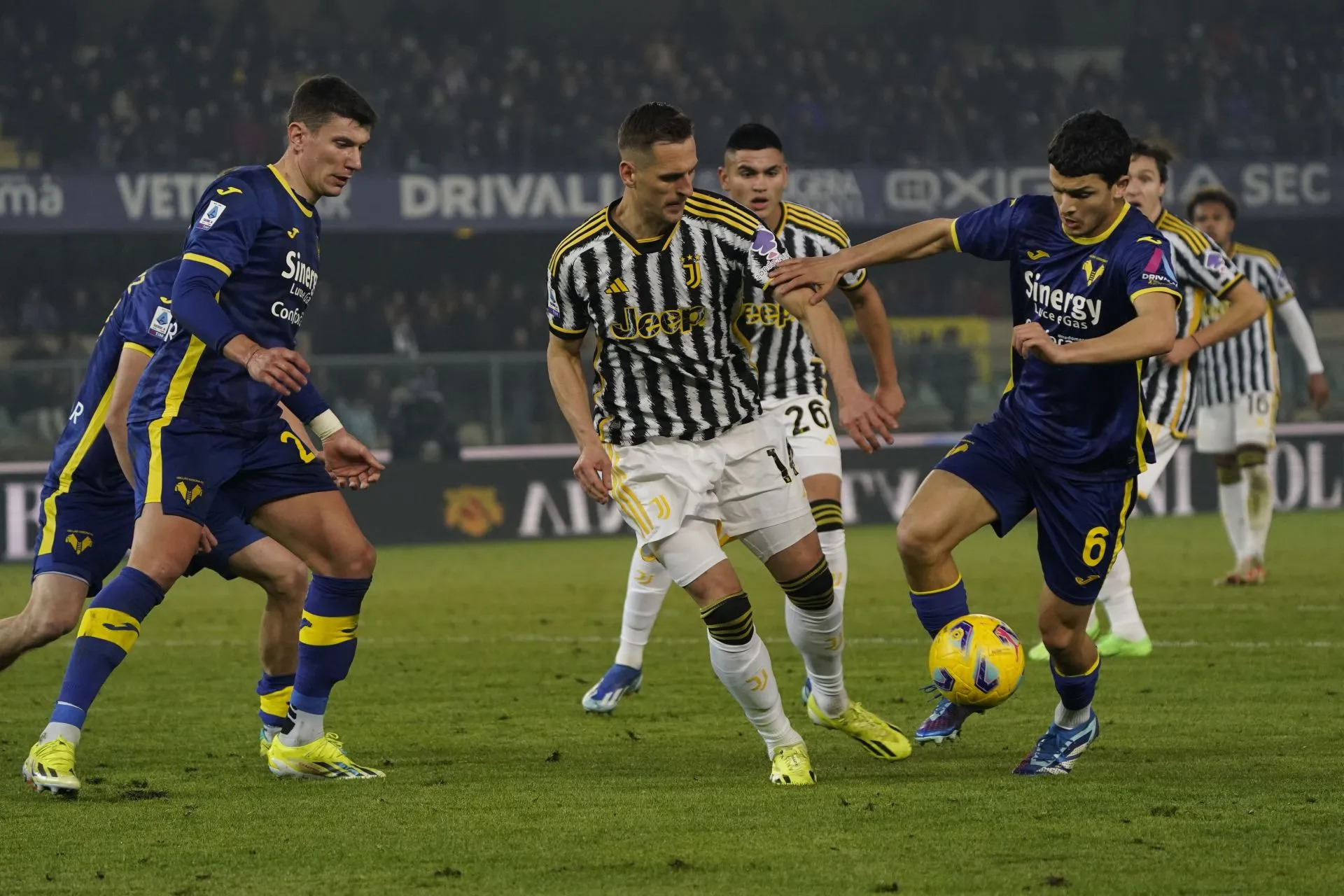 Soi kèo Juventus vs Verona lúc 02h45 ngày 4/3/2025