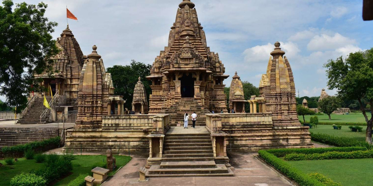 Khajuraho Tour Packages – Explore the Iconic Erotic Sculptures