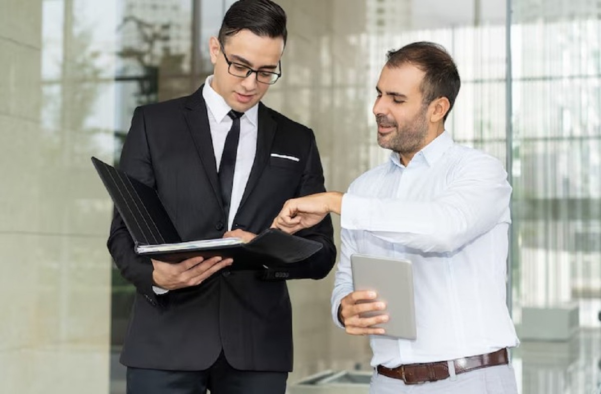 What types of legal cases do lawyers in Dubai handle?