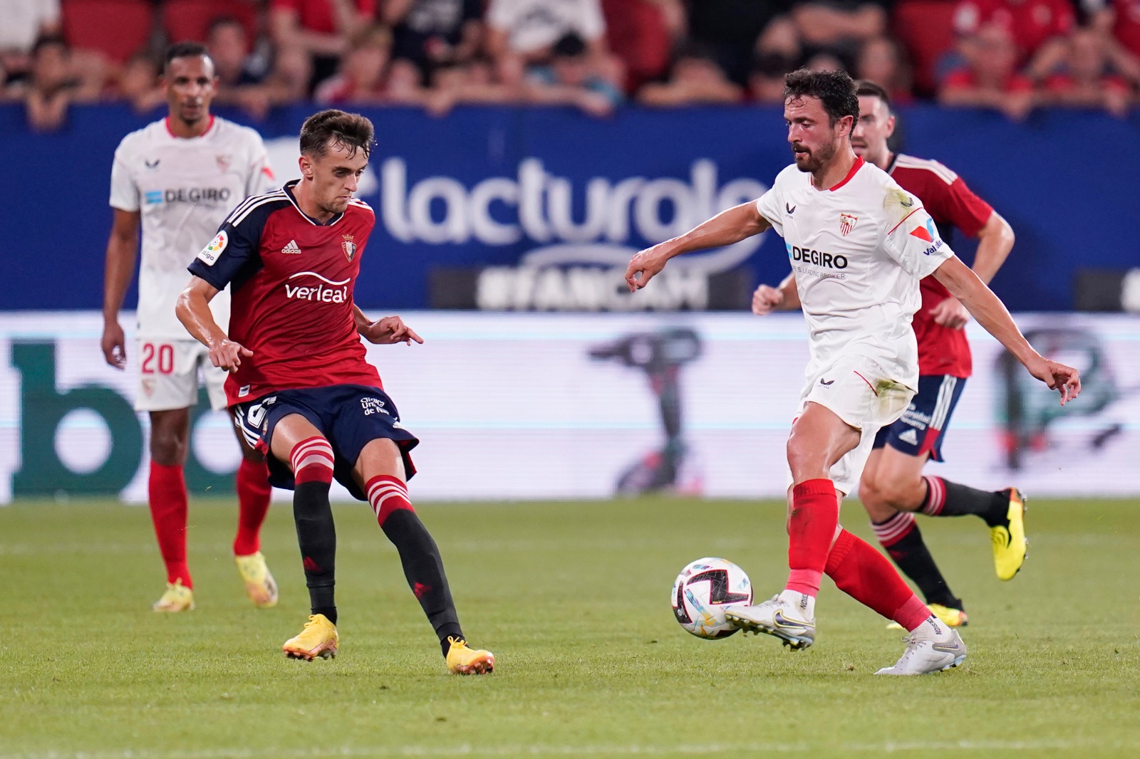 Soi kèo Osasuna vs Sevilla lúc 00h00 ngày 25/4/2025