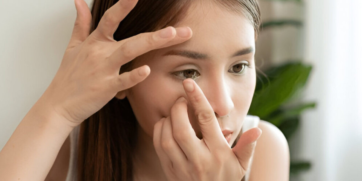 The Best Contact Lenses for Dry Eyes in 2025: A Clear Solution to Irritation
