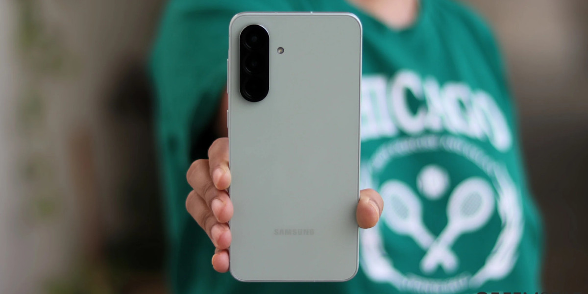 Sinh năm 1981 mua Samsung A26 màu gì để hợp phong thủy?