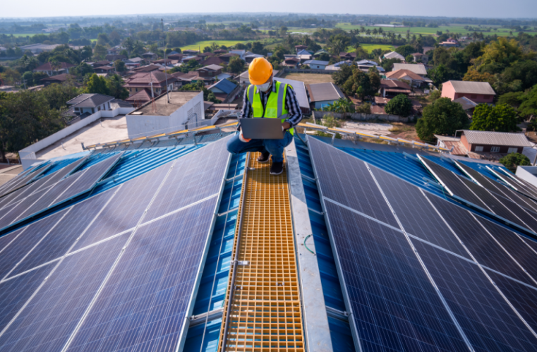 Smart Installation Techniques That Speed Up Solar Projects - InsideTechie