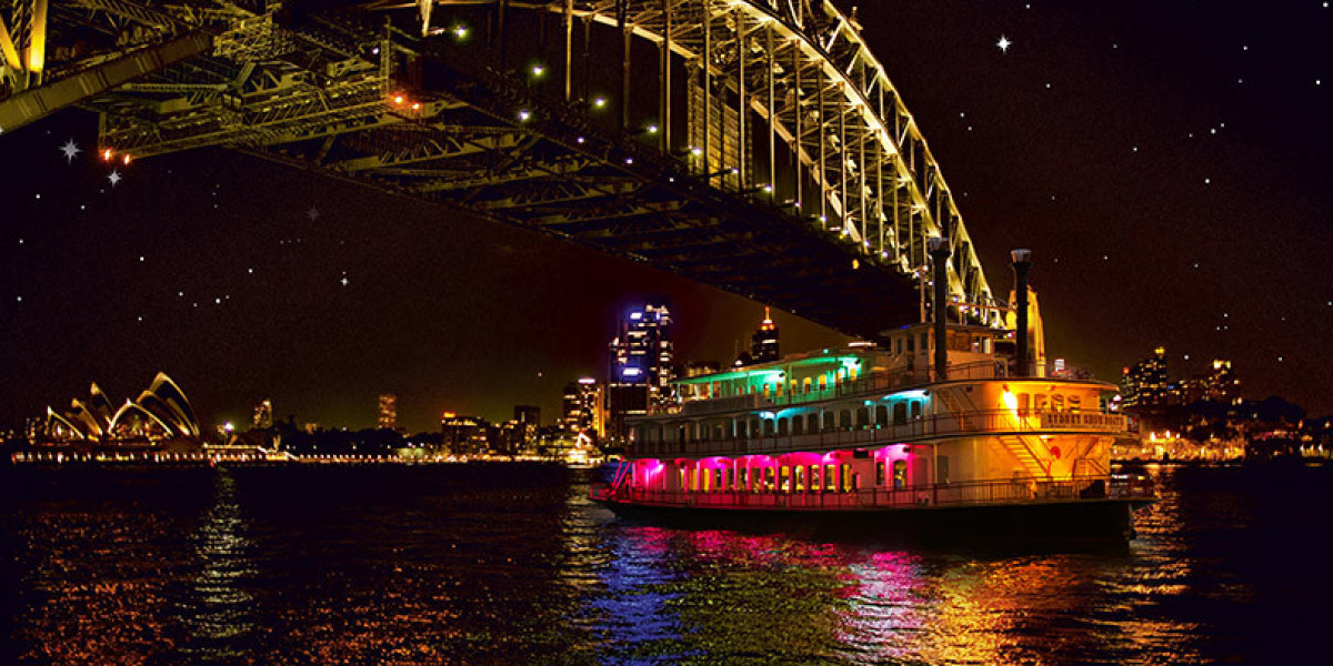 Clap Along to a Glamorous Cabaret Show Under the Stars!