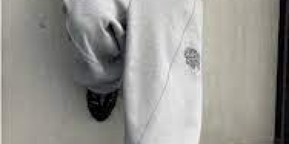 Kroen Clothing: Redefining Streetwear Minimalist Sophistication