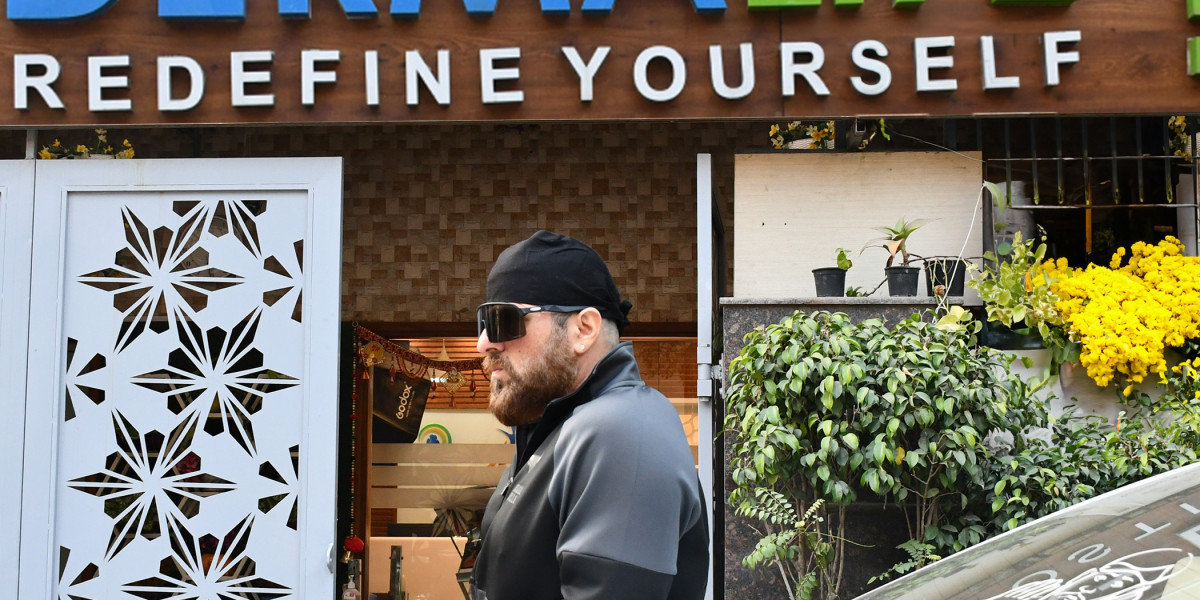 Are You Thinking About a Hair Transplant? Here’s What to Expect After FUE in Delhi