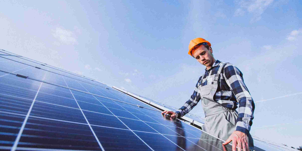 Top Solar Panel Cleaning Experts in Lahore
