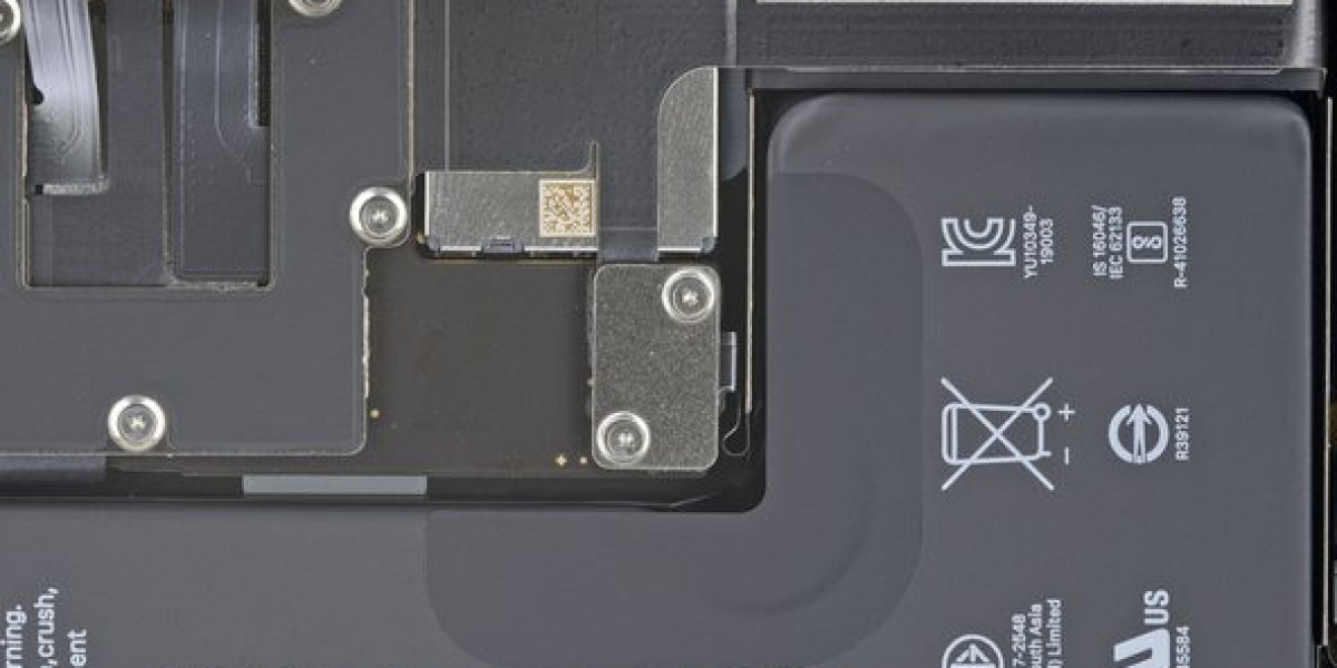 Thay pin iPhone 11 Pro giá rẻ 299.000đ cùng nhiều quà tặng hấp dẫn