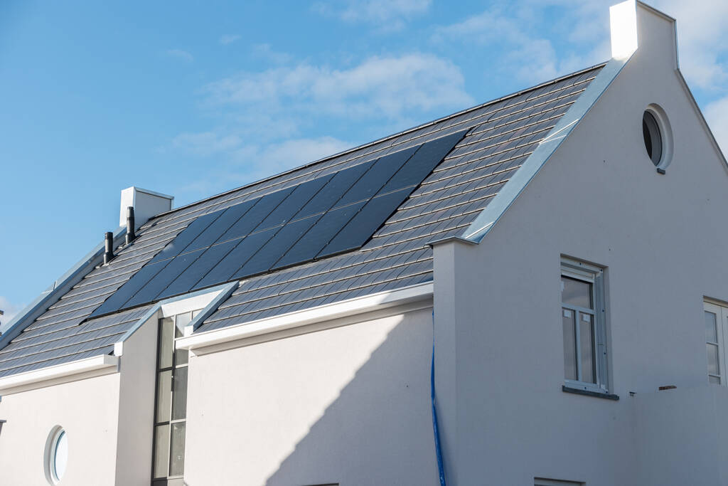 Solar Panel Performance: How Efficiency Ratings Affect